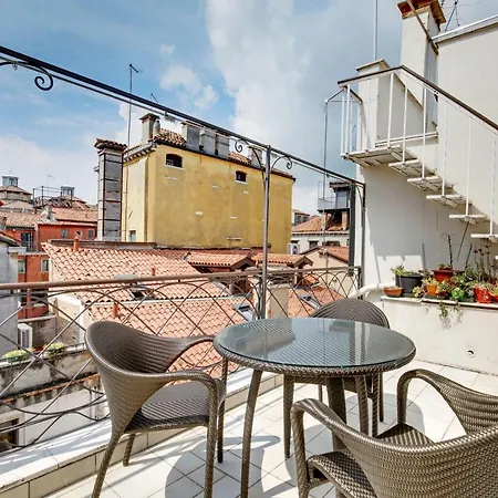 Rialto Penthouse With Terraces Appartamento